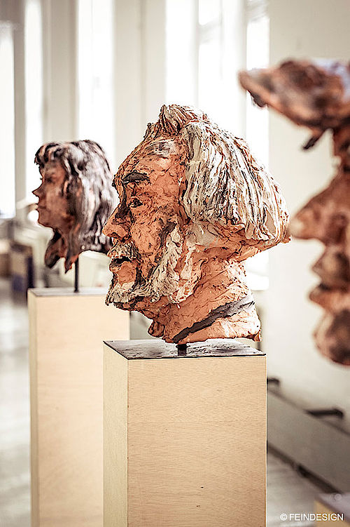 Kunst trotz(t) Armut Keramische Köpfe aus der Serie "Auf Augenhöhe"